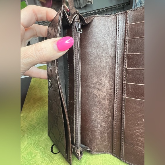 Authentic GUCCI wallet - Picture 10 of 11